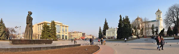 Lutsk, Oekraïne - 10 maart 2015: Uitzicht op het centrale gebied van Lutsk in noordwesten Oekraïne — Stockfoto