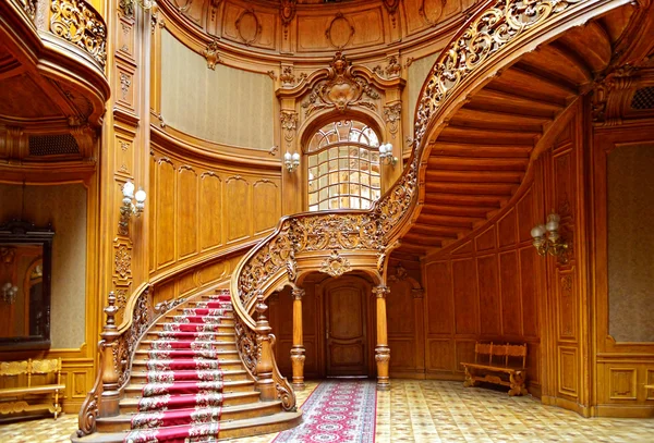 Casa dos Cientistas interior - um antigo casino nacional (até 1939) construído por "Fellner e Helmer" nos anos 1897-1898, Lviv, Ucrânia - 15 Junho de, 2014 — Fotografia de Stock