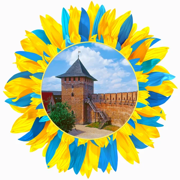 우크라이나 국기의 색상에 꽃잎과 액자 Lutsk에 성 — 스톡 사진