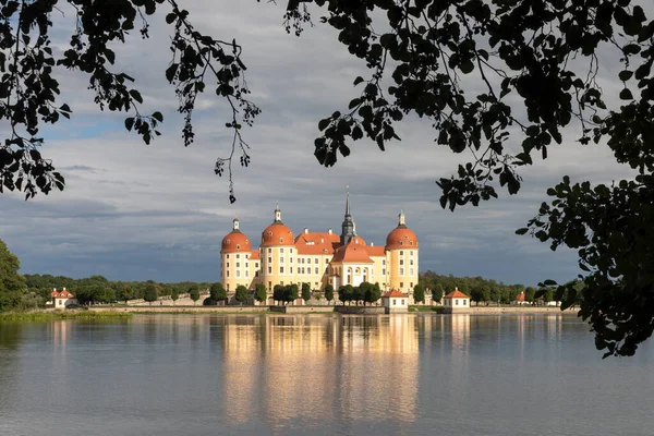 Castelo Barroco Moritzburg Refletido Lago Saxônia Alemanha — Fotografia de Stock