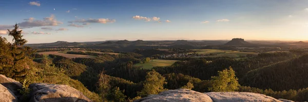 Blick Auf Das Elbsandsteingebirge Mit Tafelbergen Vom Aussichtspunkt Waitzdorf Sachsen — Stockfoto