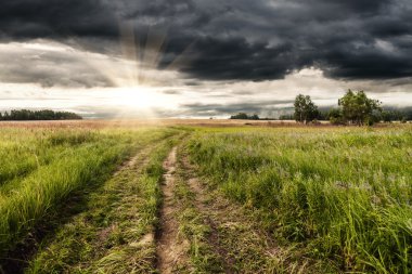 Sahada gün batımı