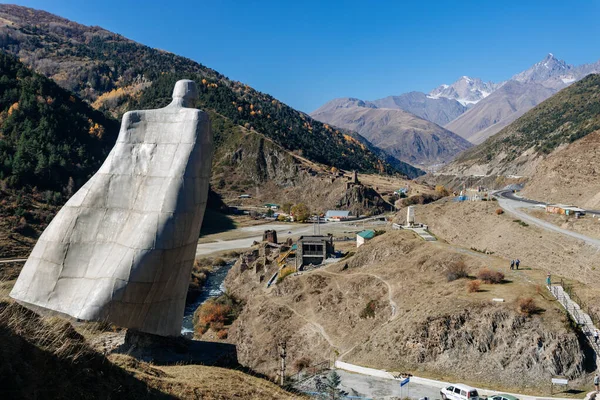 Dağlardaki Kuzey Osetya aile kulesi