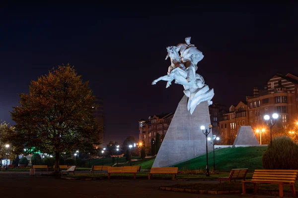 Olykavkaz şehri Panoraması, General Pliev 'in anıtı 