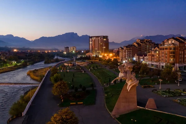 Olykavkaz şehri Panoraması, General Pliev 'in anıtı 
