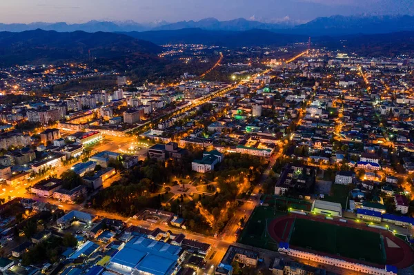 Geceleri Nalchik şehri, Kabardino-Balkarian Cumhuriyeti 'nin başkenti, Rusya