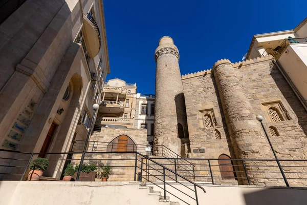 Eski şehirdeki camii. Bakü