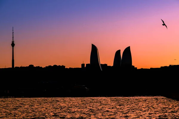 Bakü 'de renkli gün batımı