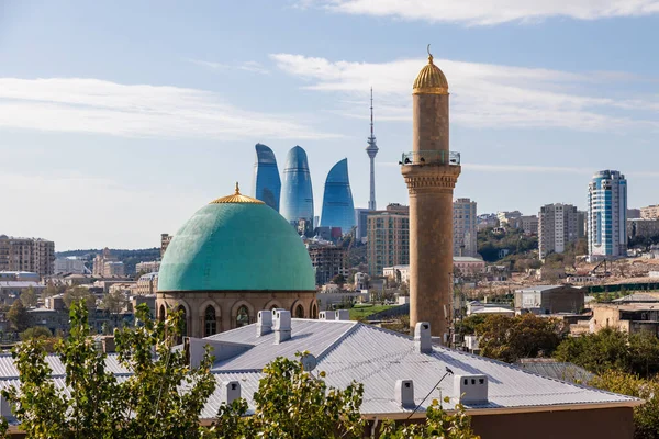 Eski şehirdeki camii. Bakü