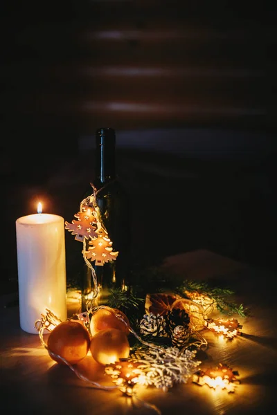 Yeni yıl ve Noel dekoru. Noel ağaçları, hediyeler, dekorasyonlar