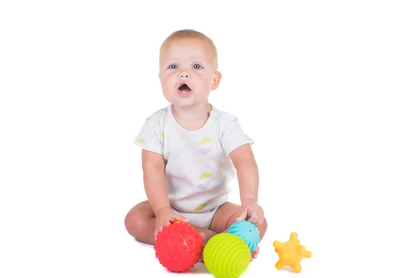 Feliz menina litl com vestido tradicional tailandês jogando com bola colorida no isolado branco — Fotografia de Stock