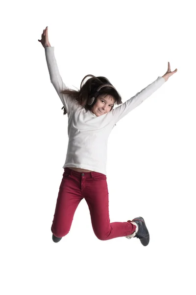 Conceito de atividade e felicidade - menina adolescente sorridente em branco salto t-shirt — Fotografia de Stock