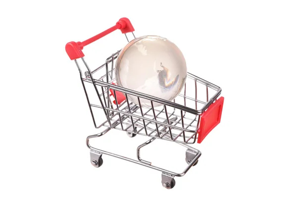 Steel wire shopping baskets and shopping cart in front of globe, isolated on a white background — Stock Photo, Image