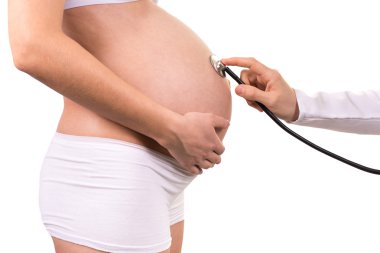 Tanınmayan hamile kadın doğum öncesi onay verilmektedir