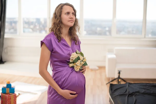 Long-haired pretty pregnant woman — Stock Photo, Image