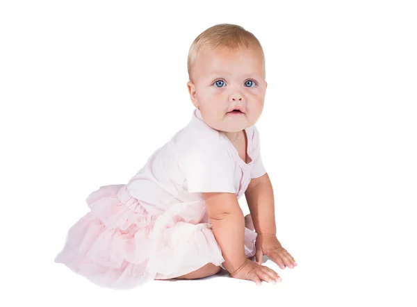 Portret van een zoete baby het dragen van een roze tutu, ketting, en hoofdband boog, geïsoleerde op witte achtergrond — Stockfoto