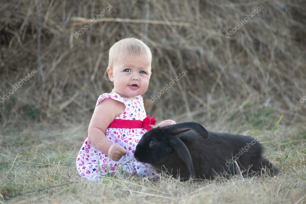 Mignon Belle Rire Adolescent Fille Sur Herbe Avec Blanc Et Noir Image Libre De Droit Par Lexmomot C Mignon Belle Rire Adolescent Fille Sur Herbe Avec Blanc Et Noir Image Libre De Droit Par Lexmomot C
