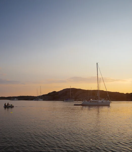 Zweedse kust bij zonsondergang — Stockfoto