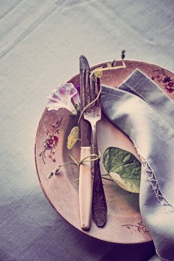 Vintage sofra, çatal bıçak takımı