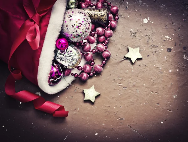 Tarjeta de Navidad con decoraciones navideñas — Foto de Stock