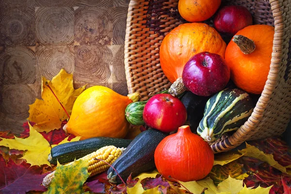 Seasonal fruits and vegetables — Stock Photo, Image