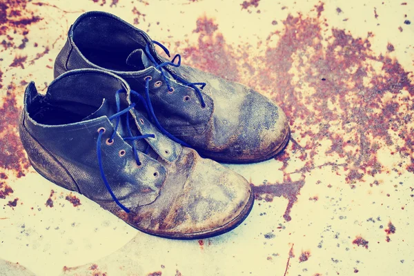 Viejas botas de vaquero sucias — Foto de Stock