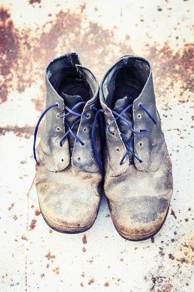 Viejas botas de vaquero sucias — Foto de Stock