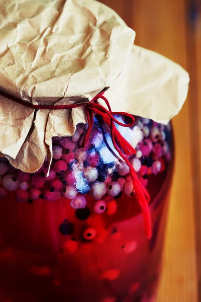 통조림된 Redcurrant 설탕에 절인 과일 — 스톡 사진