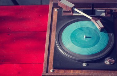 Vinil ile eski vintage pikap.