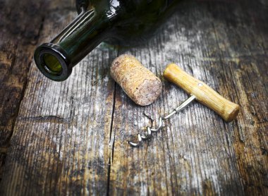 Şişe ve tirbuşon mantar