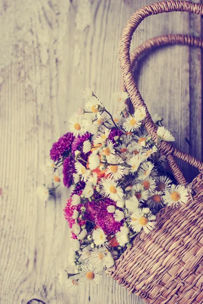 篮子里的花 — 图库照片