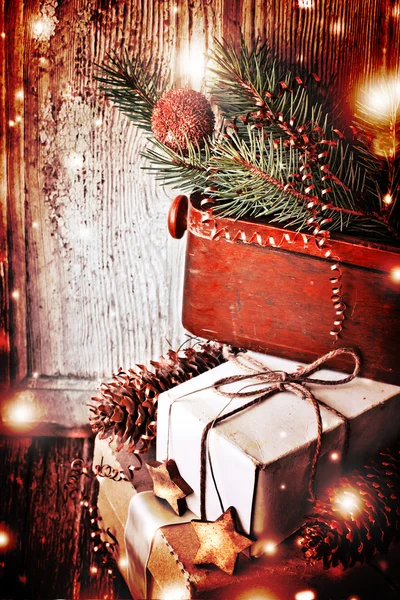 Dary, krabice, vánoční ozdoby — Stock fotografie