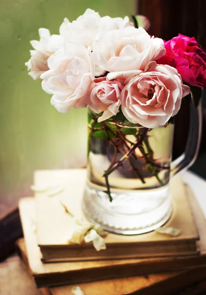 Beautiful roses in vase — Stock Photo, Image