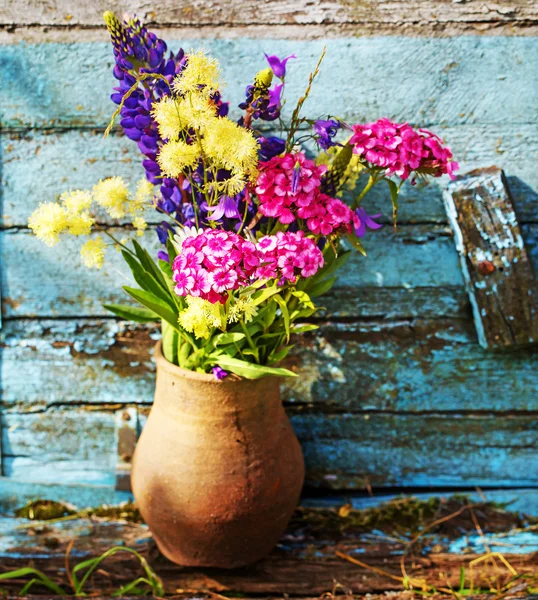 Strauß von Gartenblumen — Stockfoto