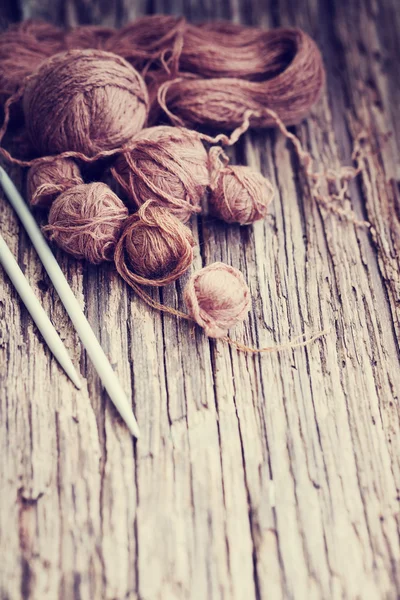 Vintage Knitting needles and yarn — Stock Photo, Image