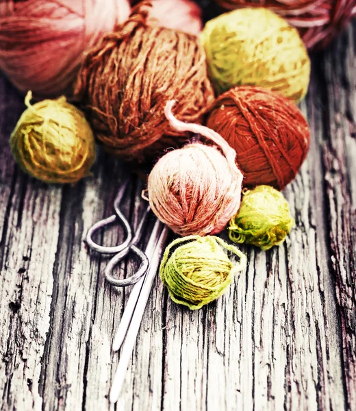 Vintage Knitting needles and yarn — Stock Photo, Image