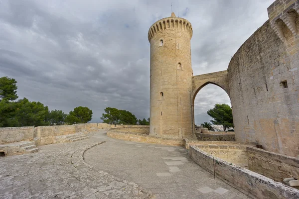 Bellver-slottet i Mallorca med tornet, vidvinkel — Stockfoto
