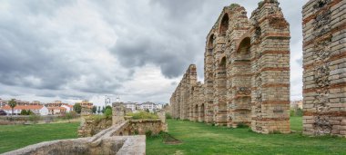 Merida, İspanya mucizelere su kemeri panoramik manzaralı