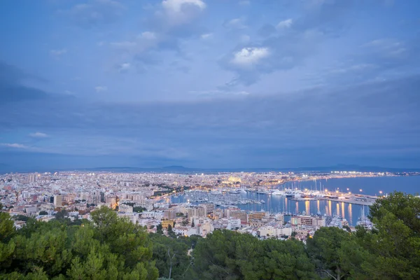 Impozantní Palma, Mallorca, Španělsko. Od hradu bellver — Stock fotografie