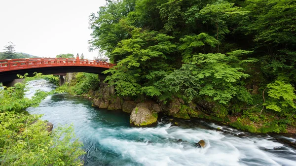 Lange blootstelling van Shinkyo brug in Nikko, Japan — Stockfoto