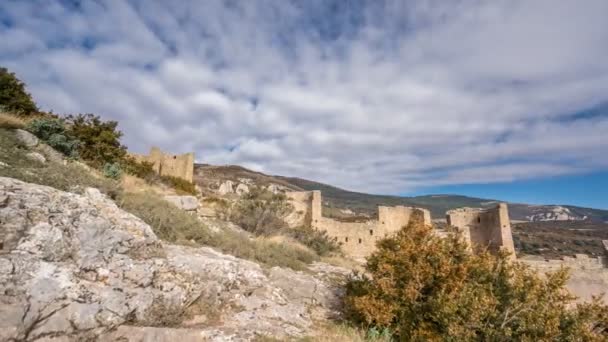 滑动相机时间流逝的 Loarre 城堡的围墙 — 图库视频影像