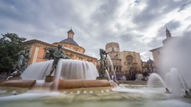 Neptuno fontein time-lapse met wazig mensen — Stockvideo