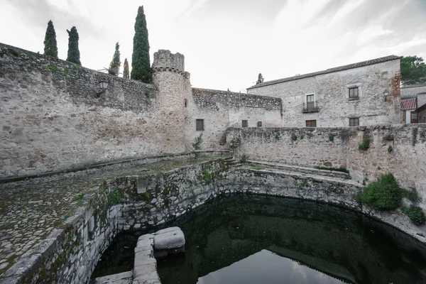 Alberca en Trujillo, España — Foto de Stock