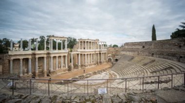 Turistler ve Roma Tiyatrosu Merida Timelapse bulanık
