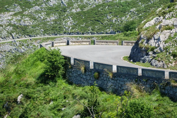 U字型の山道 — ストック写真