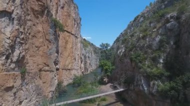 Kanyon ve Chulilla asma köprü kamera kayar
