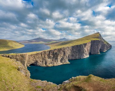 Sorvagsvatn Gölü üzerinde, Faroe Adaları.