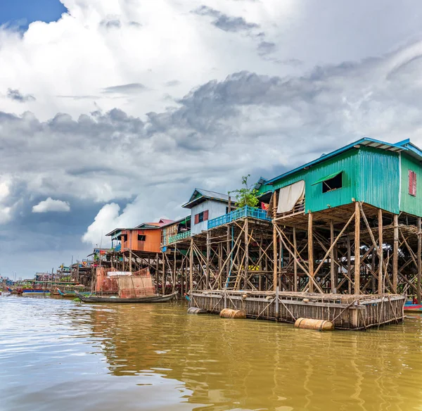 柬埔寨Kampong Phluk漂流村的房屋 — 图库照片