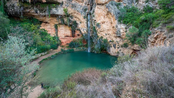 Widok na jaskinię Turche i wodospad w Walencji — Zdjęcie stockowe