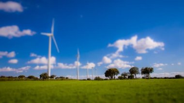 Rüzgar türbininin ön görüntüsü